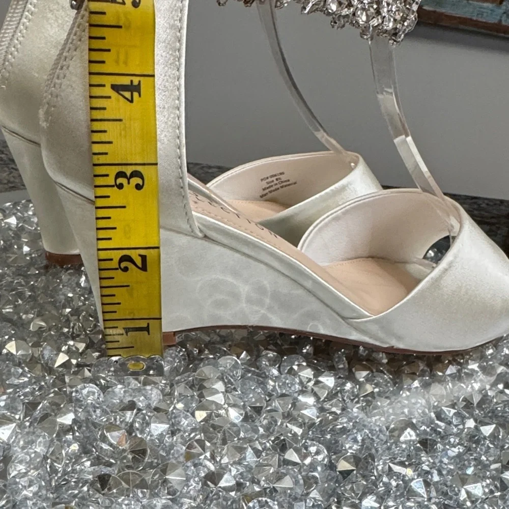 Journee Collection Ivory Wedge satin Sandals with Crystal Strap NEW 8.5